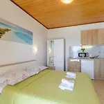 Sani Konukevi 3*