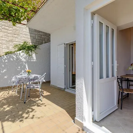 Sani Guest house