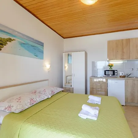 Sani Guest house 3*